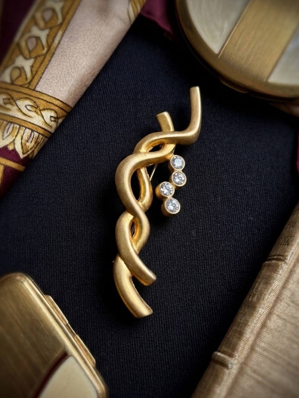 80s Modernist Matte Gold Abstract Ribbon Wave Brooch with Rhinestones